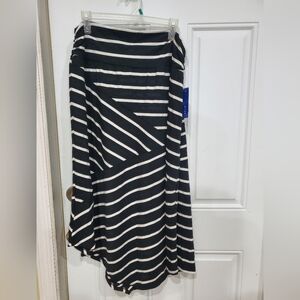 Apt 9 skirt black and white